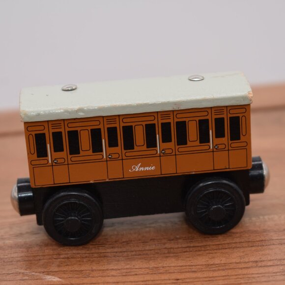 Annie Passenger Coach Car 2003 - Thomas Friends Wooden Railway Train Tank - GUC - Picture 3 of 6